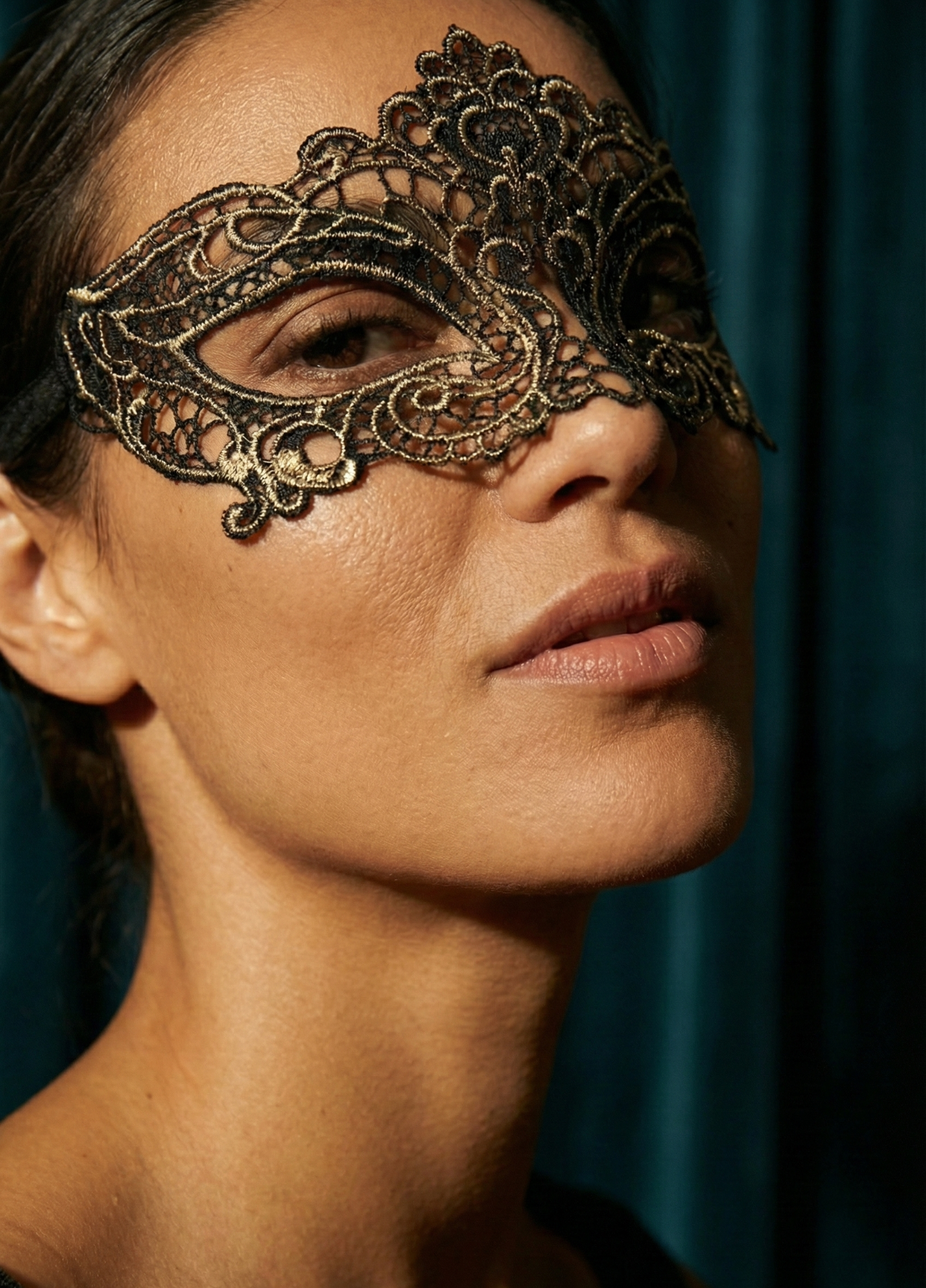 Maszkok - Szemkötők - Fejfedők